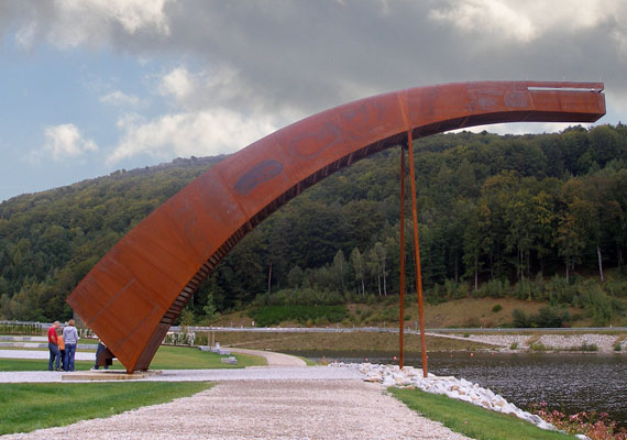 "Mythos Drache" - Furth im Wald Begehbare Eisenskulptur am Drachensee,  Fertigstellung 2009