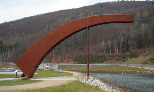 Begehbare Eisenskulptur Drachensee